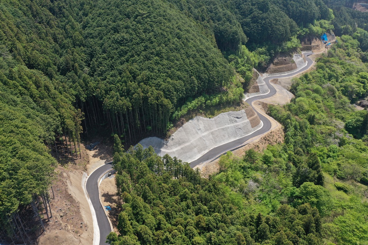 付替林道左岸中流1工区工事